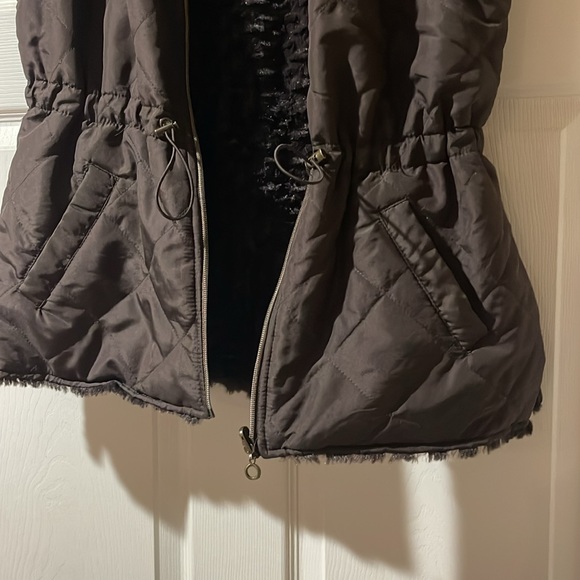 Vest - Picture 3 of 7